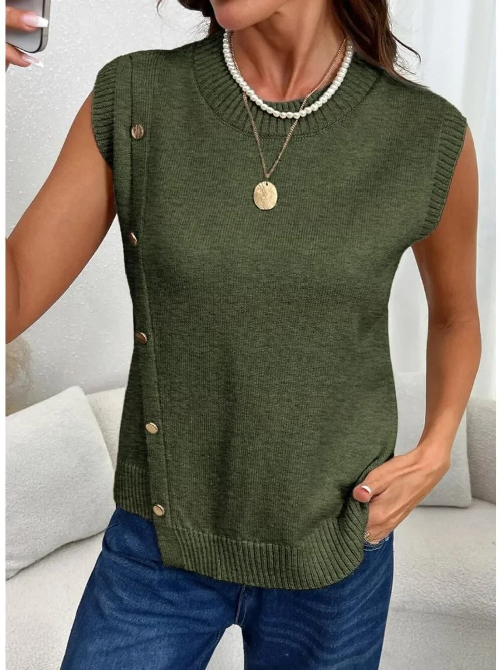 Women's Leaf Green Sleeveless Round Neck Casual Button Decoration Sweater Vest